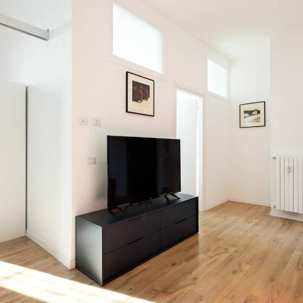 Spacious flat close to Fondazione Prada & Metro