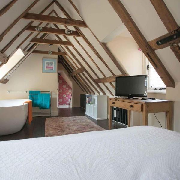 Medieval Town House - Walled Garden Sleeps 8