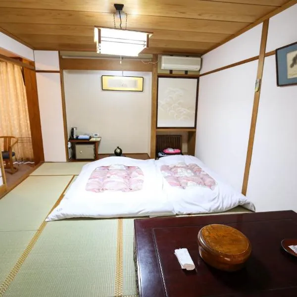 Rakki OnsenRyokan 楽奇温泉旅館，山之內的飯店