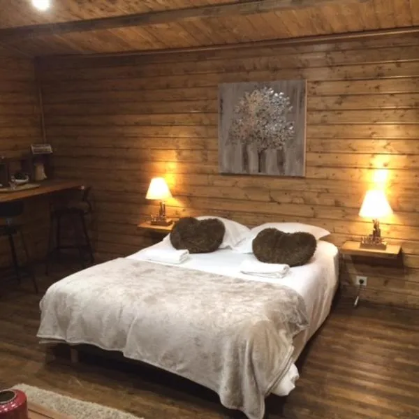 Gîtes les Chalets Vezzani Spa, hotel v destinaci Vezzani