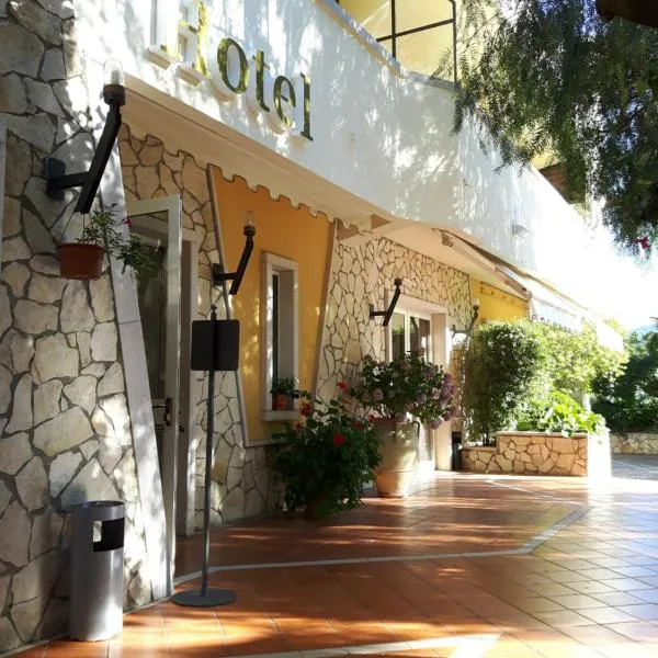 Yellow Park Hotel, hotel v destinaci Forchia