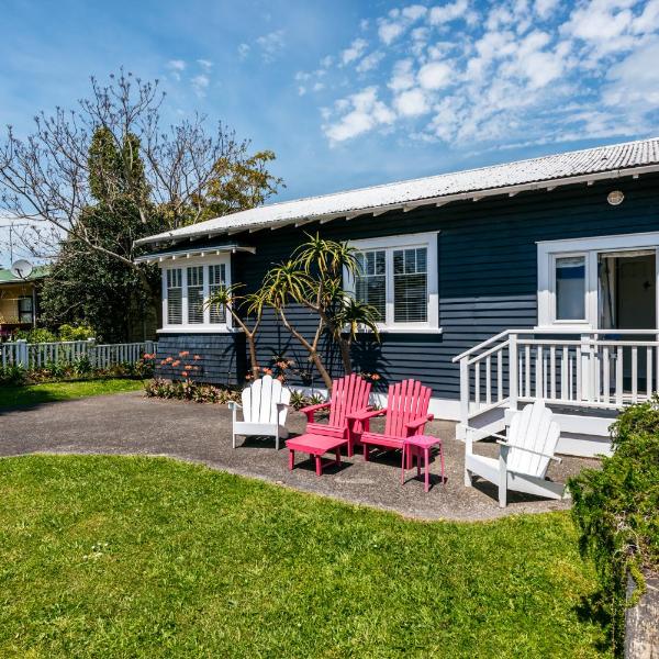 Mrs Jones Holiday Cottage - Oneroa Holiday Home