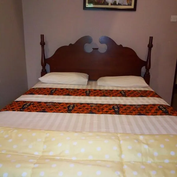 KERESI BUDGET BLOCK at PENIEL, hôtel à Entebbe