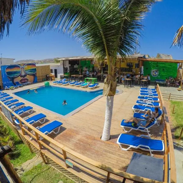 Wild Rover Beach Mancora, hotel in Máncora