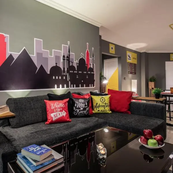 The Terminal 1 Stay - Steps From Nightlife and Airport, хотел в Кайро