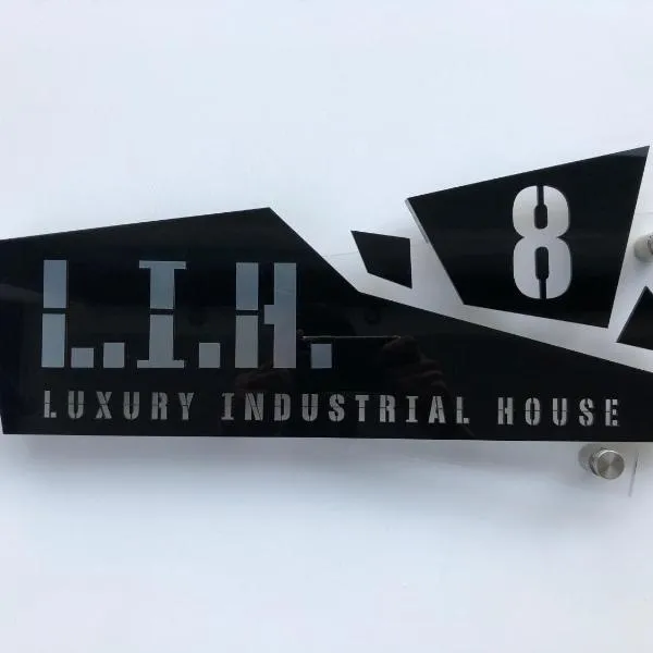 (L.I.H.8) Luxury Industrial House 8, ξενοδοχείο στη Νέα Πάφο