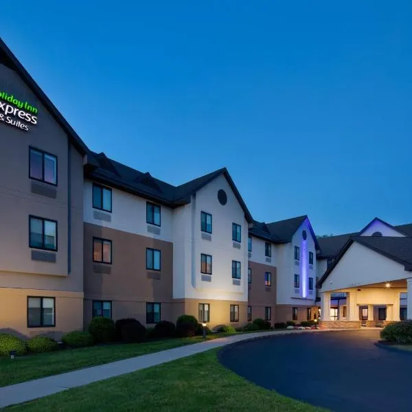Holiday Inn Express & Suites Bradley Airport by IHG, hotel a Windsor Locks