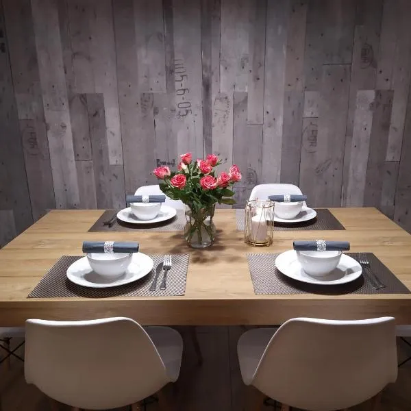 Apartament KAOLA، فندق في يلينيا غورا