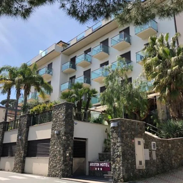 Hotel Ariston & Apartments, hotel en Varazze