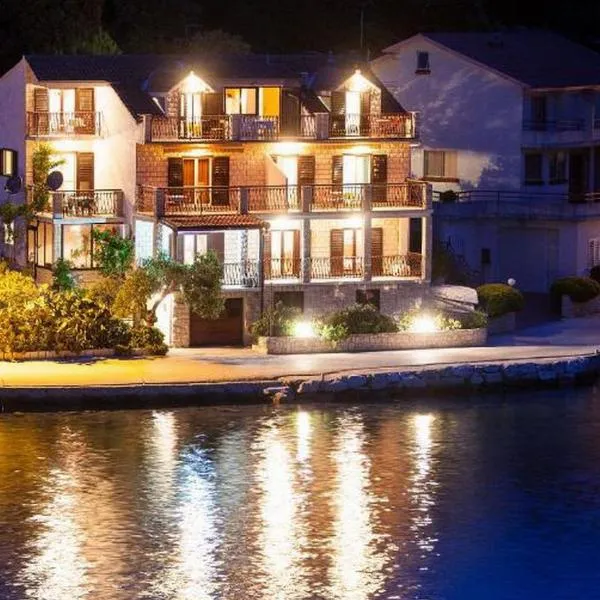 Apartments Malo Lago, hotel in Lastovo