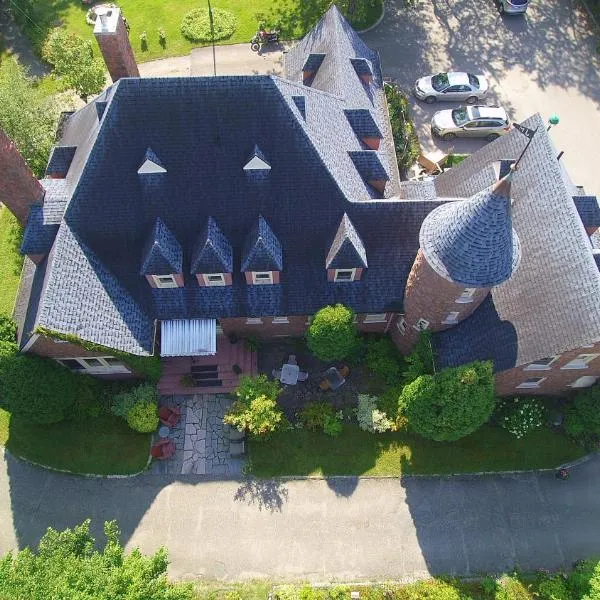 Chateau Murdock Gite et Esthétique 1950, hotel in Saguenay