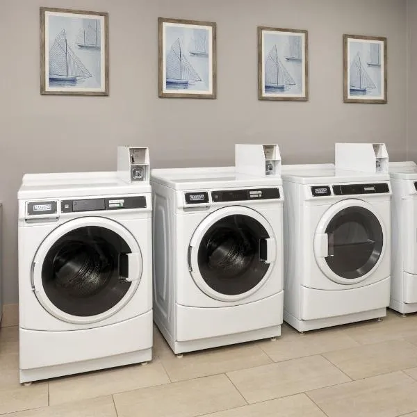 Holiday Inn Express Hotel & Suites East End by IHG, hotel in Riverhead