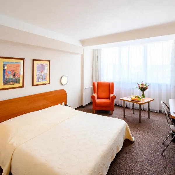 Hotel Lux، فندق في بانسكا بيستريتسا