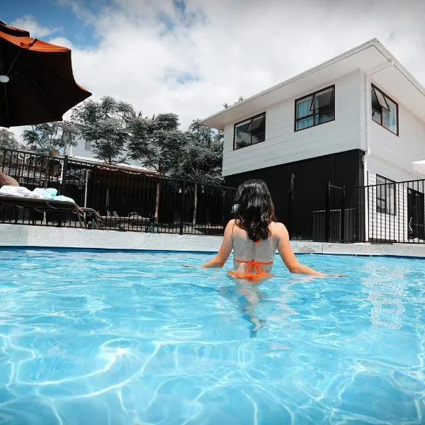 Swimming Pool Holiday Villa, hotel in Auckland