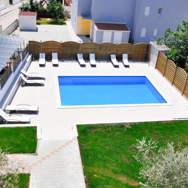 Awesome Apartment In Novigrad With 3 Bedrooms, Wifi And Outdoor Swimming Pool