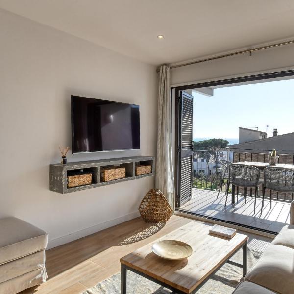 Refurbished apartment calella de pal. beach 250mts