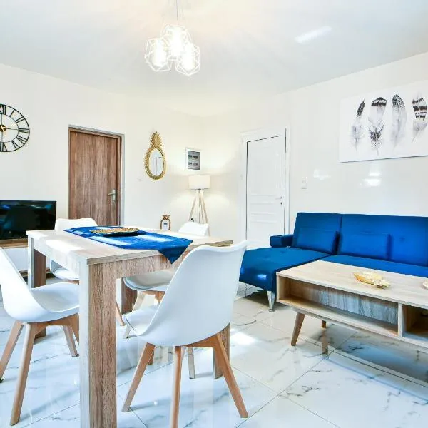 Koukounari Luxury Apartments, hotel v destinaci Vathí