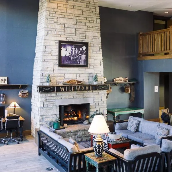 Wildwood Lodge & Suites, hotel a Clive