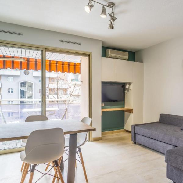 Sunny flat w parking and swimming-pool in Juan-les-Pins center - Welkeys