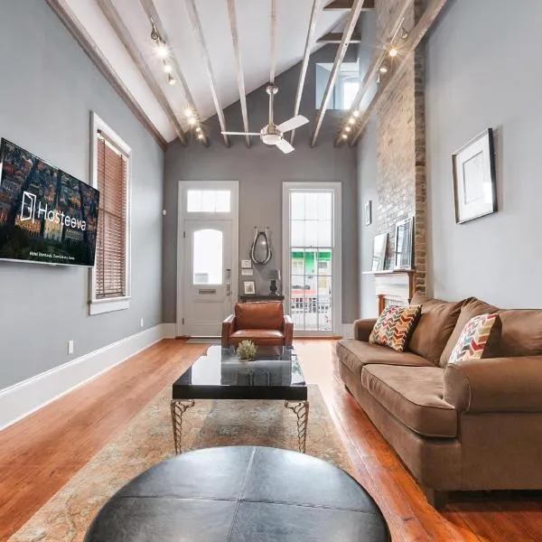 Cozy and Charming House Close to St Charles Ave, hotel in New Orleans