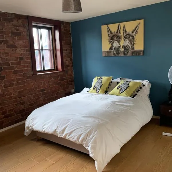 2 Bed Duplex Penthouse Apartment by Mathew Street Sleeps 6, hotel in Liverpool