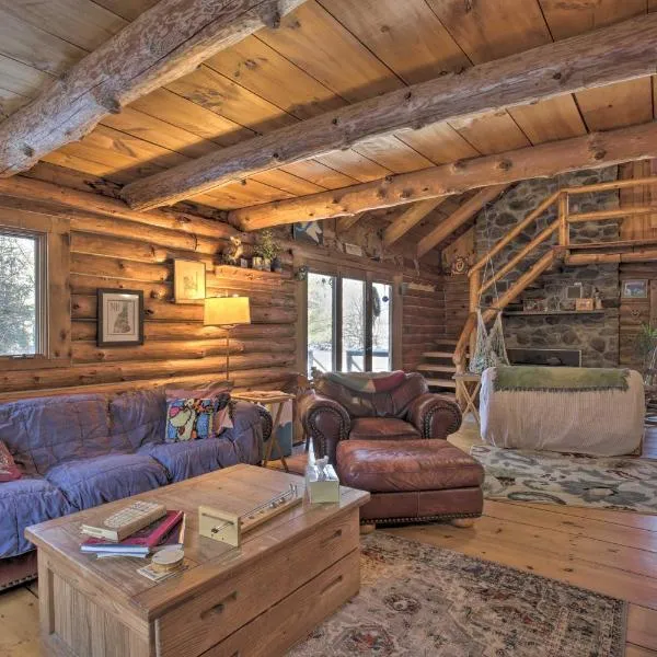 Cabin Private Hot Tub, Walk to Pats Peak Ski Area, hotel in Henniker