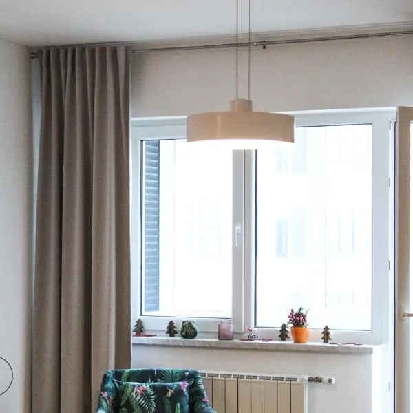 Bright, modern & cozy apartment, hotel en Tuzla