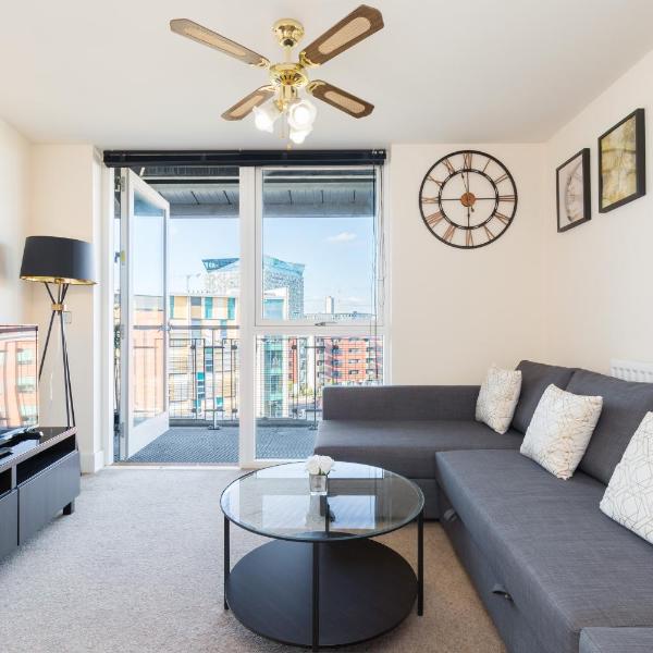 Birmingham City Apartment Skyline Views - Free Parking & Balcony