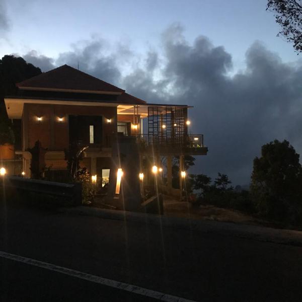 D'Rus Hill munduk