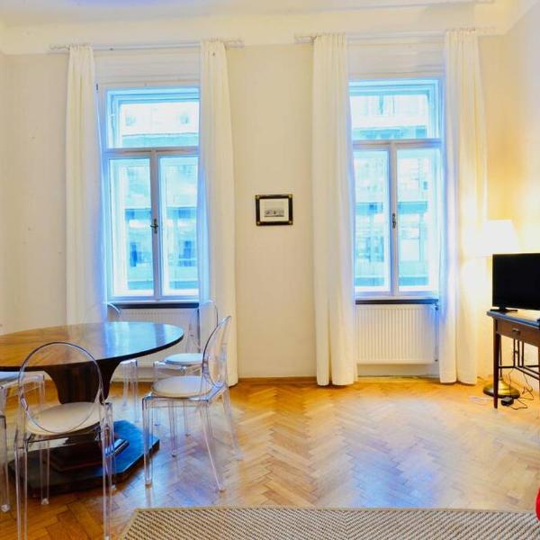 Beautiful Viennese Flat In The City Centre