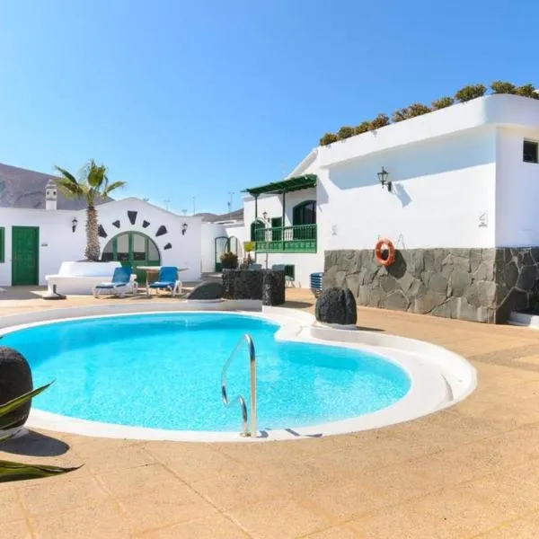 HOTEL-FINCA Rural José Manuel 28pax, hotel in San Bartolomé