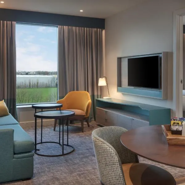 Staybridge Suites London Heathrow - Bath Road, an IHG Aparthotel、ヒリンドンのホテル