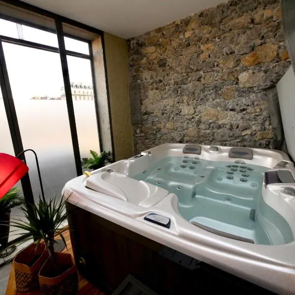 Appartement spa privatif Grenoble At Home Spa, hotel in Grenoble
