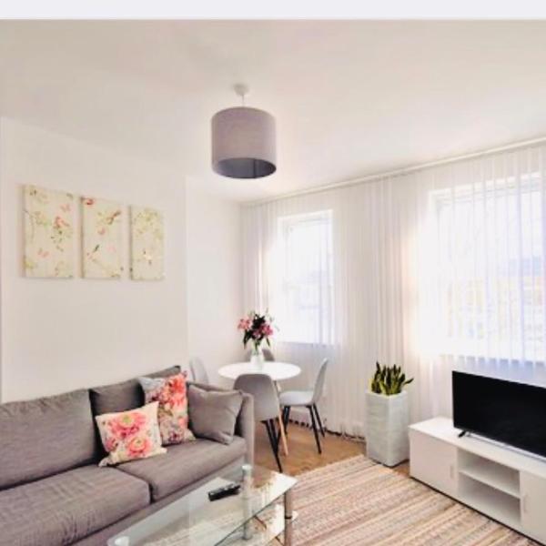 Super location 1min from metro 10min from Camden