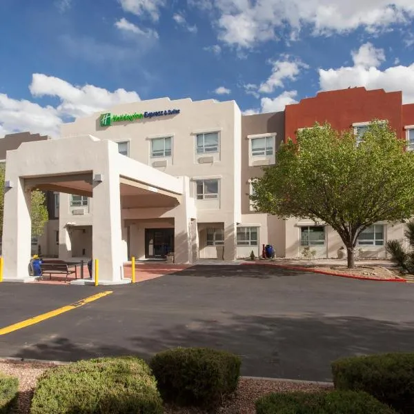 Holiday Inn Express & Suites, ξενοδοχείο στη Σάντα Φε