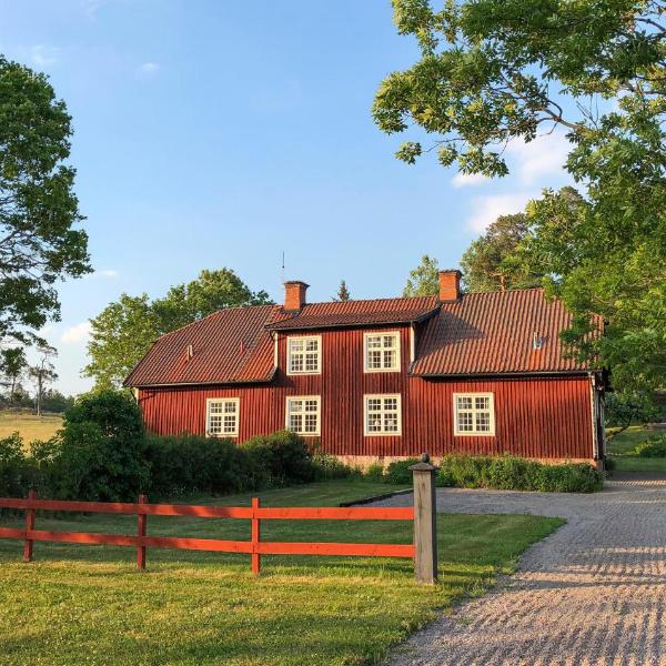 Amazing Home In Mantorp With 3 Bedrooms And Wifi