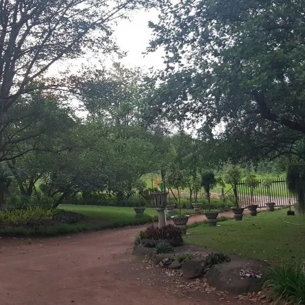 A Farm Stay - Casablanca's Private Cottage,no loadshedding!, hotel in Hazyview