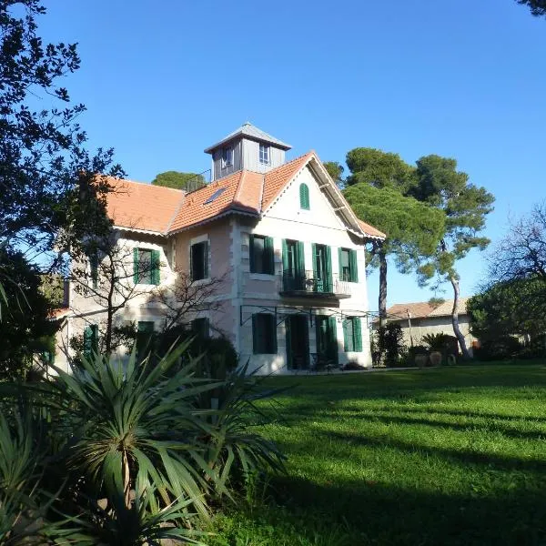 La Maison du Môle, hotel v destinaci Aigues-Mortes