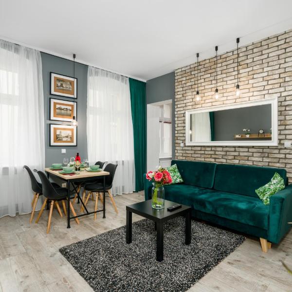 Deluxe Old Town Apartment by Renters