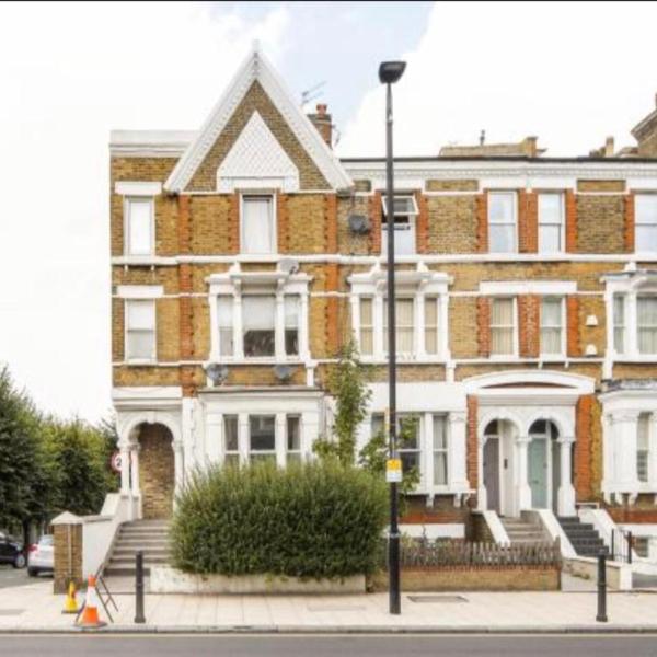 apartment Lavender Hill, London