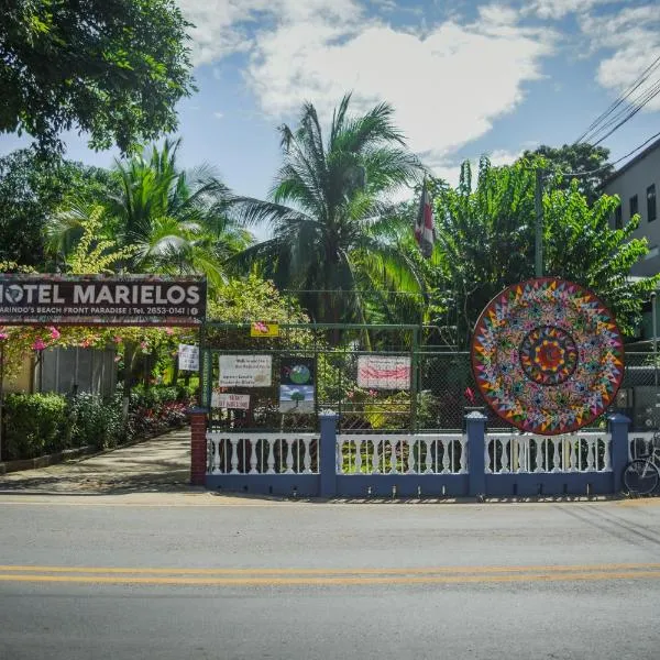 Hotel Marielos Tamarindo، فندق في تاماريندو