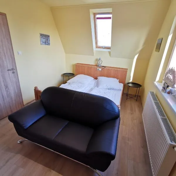 Kérész Panzió，位于Mártély的酒店