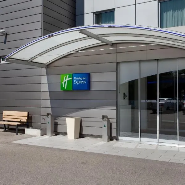 Holiday Inn Express Geneva Airport by IHG, hotel v Ženevě