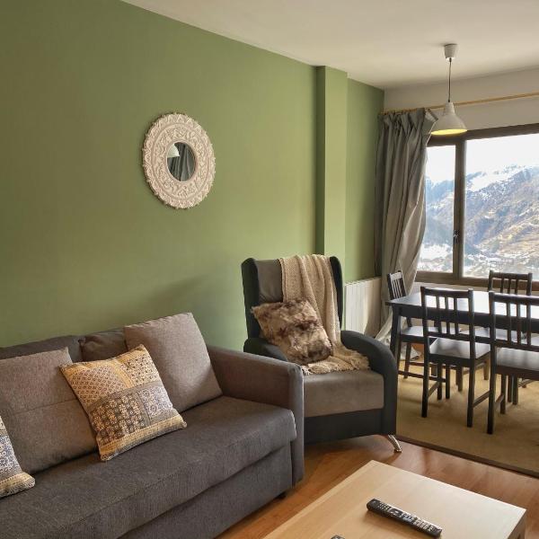 Apartamento en Soldeu a pie de pistas, wifi y parquin