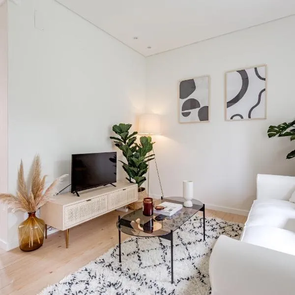 Casa Boma Lisboa - Modern & Luminous Apartment with Balcony - Alcantara I, hotel v Lisabonu