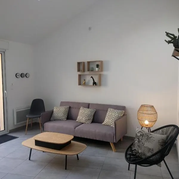 Maison Jean-Moulin, jardin, spacieuse, 24h Mans, zoo, Prytanée, 3 chbres, 6 pers, hotel v destinaci La Flèche