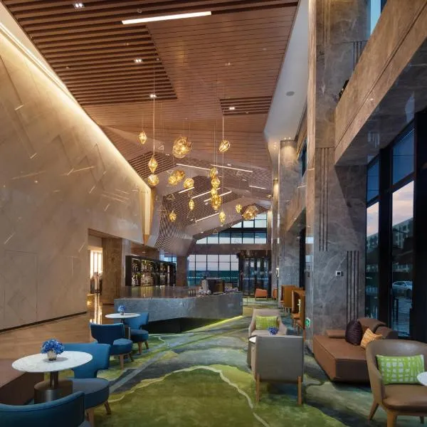 Holiday Inn Hangzhou Airport Zone by IHG, hotel in Xiaoshan