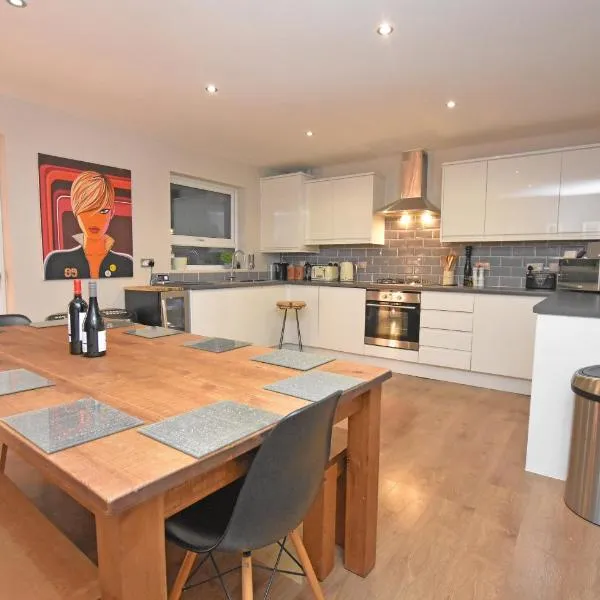 FREE Parking, Stylish and Spacious Bungalow, hotel v destinaci Bath