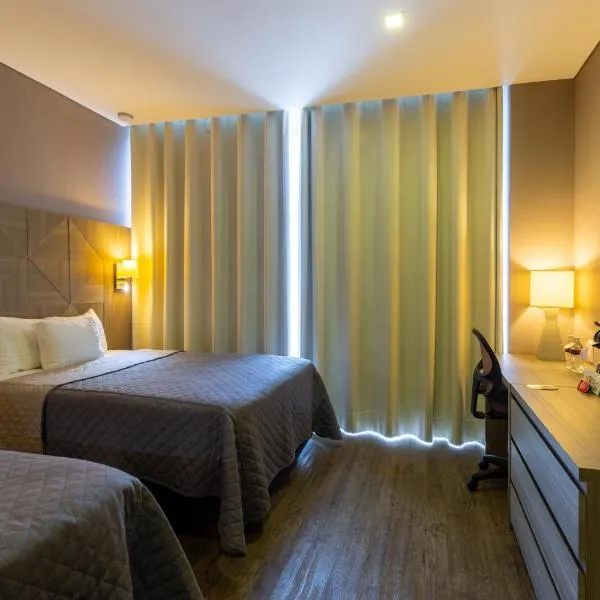 Hotel Glow Point - Mulza, hotell i León
