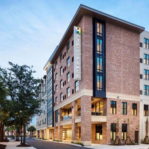 Hyatt Place Mount Pleasant Towne Centre，位于查尔斯顿的酒店